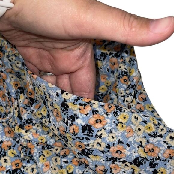 Sienna Sky Floral Lightweight Pull On Shorts - Size Small - Picture 9 of 9